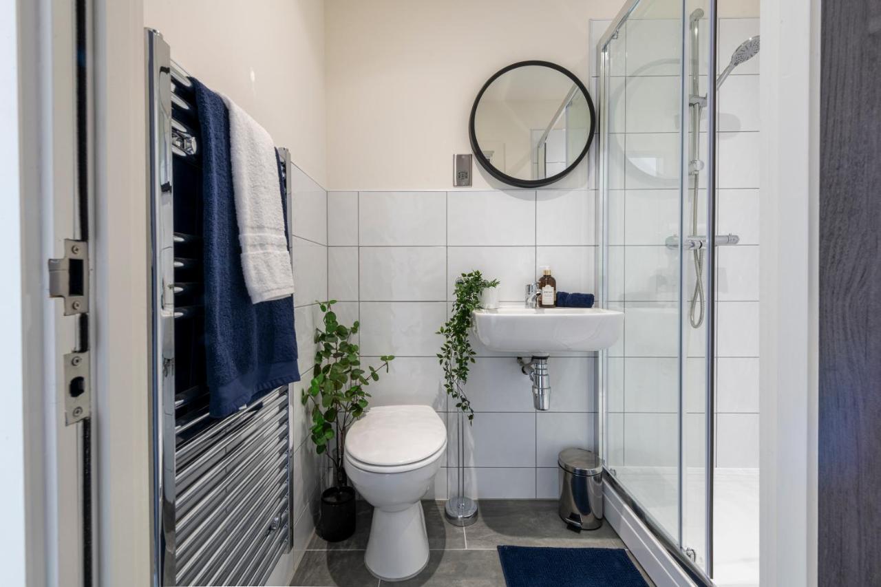 Stylish 2 Bed Apartment Close To City Bradford  Exterior photo