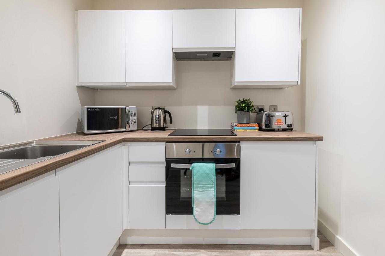 Stylish 2 Bed Apartment Close To City Bradford  Exterior photo