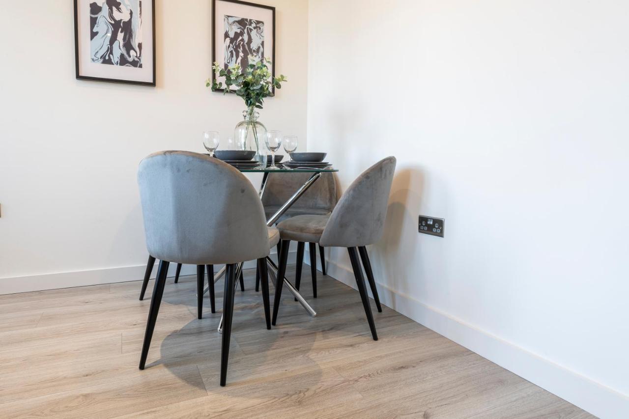 Stylish 2 Bed Apartment Close To City Bradford  Exterior photo