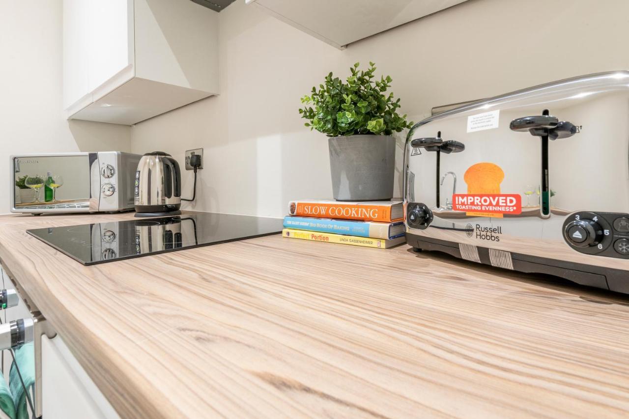 Stylish 2 Bed Apartment Close To City Bradford  Exterior photo