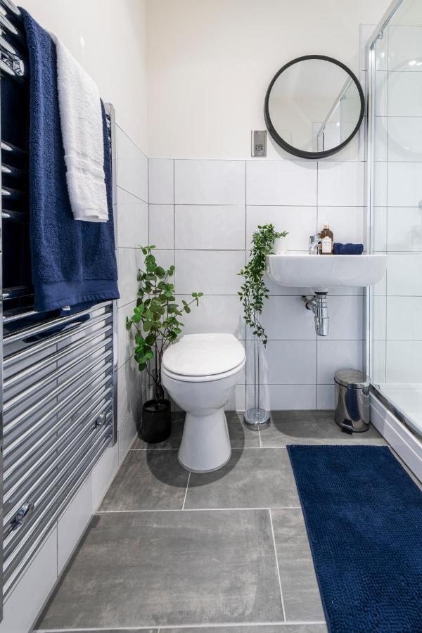 Stylish 2 Bed Apartment Close To City Bradford  Exterior photo